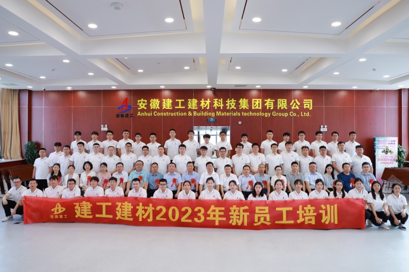 新員工培訓(xùn)集體合影14樓_副本.jpg
